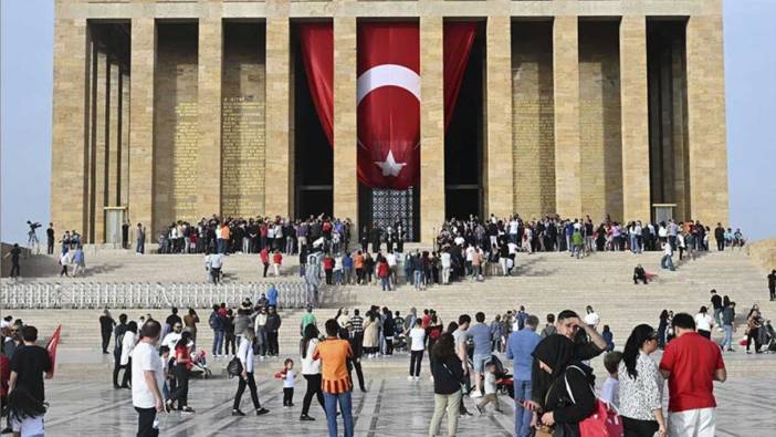Anıtkabir 23 Nisan'da 100 bini aşkın ziyaretçiyi ağırladı