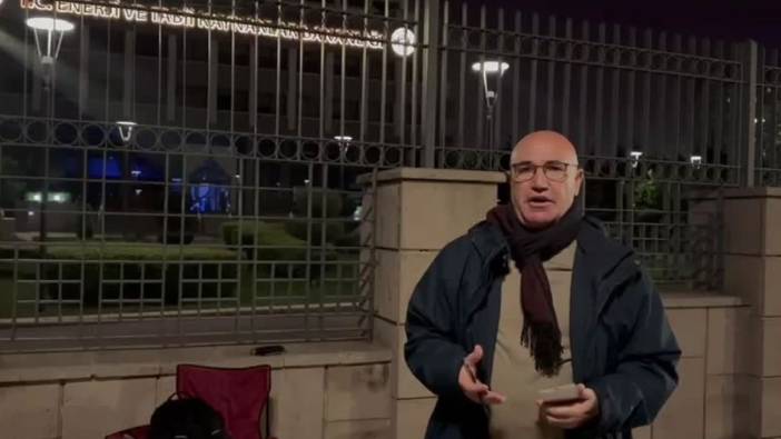 CHP'li Mahmut Tanal bakanlığın önünde oturma eylemi başlattı