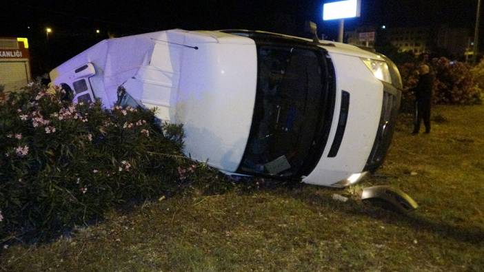 Polis minibüsü kaza yaptı: 1 polis memuru yaralandı