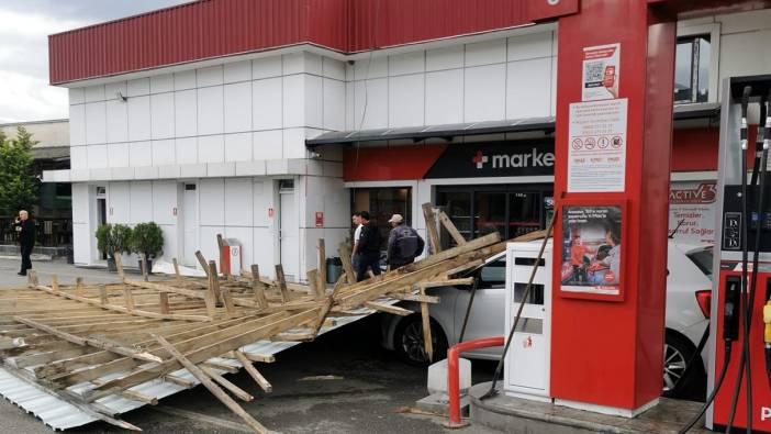 Sakarya’da akaryakıt istasyonunun çatısı otomobilin üzerine düştü