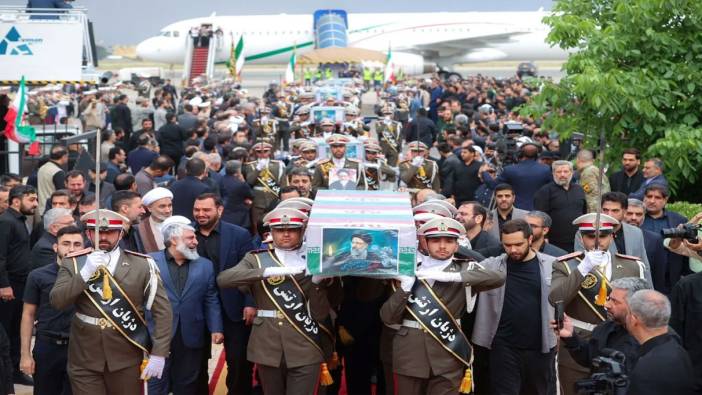 İran'da Reisi ve heyetinin cenaze törenine on binlerce kişi katıldı!