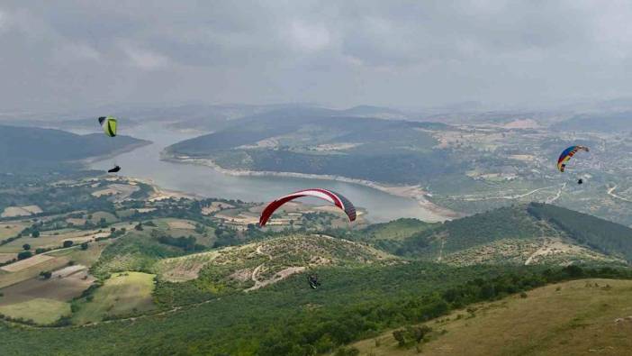 Türkmentepe yamaç paraşütü tutkunlarını bir araya getirdi