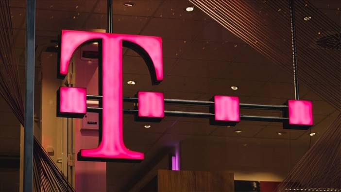 T-Mobile US Cellular'ın kablosuz operasyonlarını 4.4 milyar dolara satın alacak