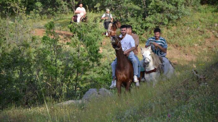 Beytüşşebap’ta atlarla trekking yapıldı