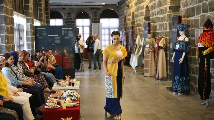 Diyarbakır'da tarihi müzede göz alıcı defile!