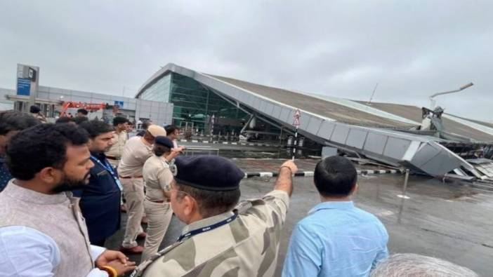 Hindistan’da havalimanı çöktü: Ölü ve yaralılar var