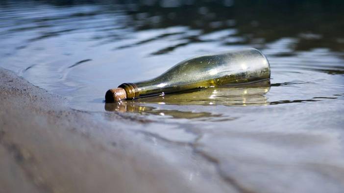Denizde buldukları şişe sonlarını getirdi: 4 ölü