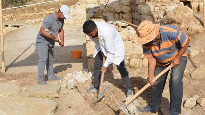 Kilise kazısında inanılmaz keşif. Hem de 5 kollu