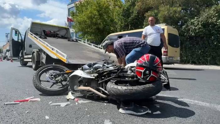 Avcılar'da motosiklet çekiciye çarptı. Baba ile oğlu öldü