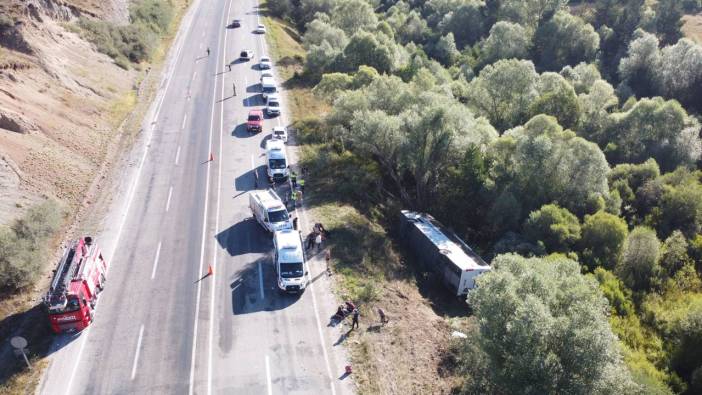 Erzincan'da yolcu otobüsü devrildi. 33 kişi yaralandı