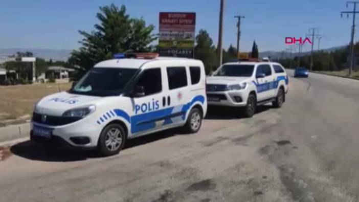 Burdur'da kavşakta otomobil kazası: 2 yaralı var