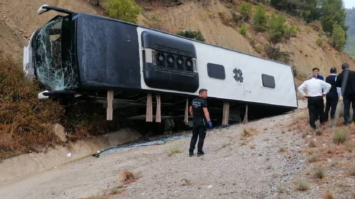 Yolcu otobüsü şarampole devrildi! Çok sayıda yaralı var