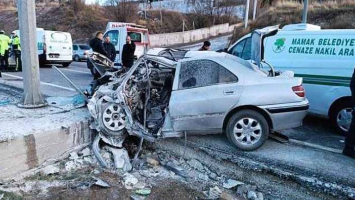 Ankara'da can pazarı! Direğe çarpan araçtaki 4 kişi hayatını kaybetti