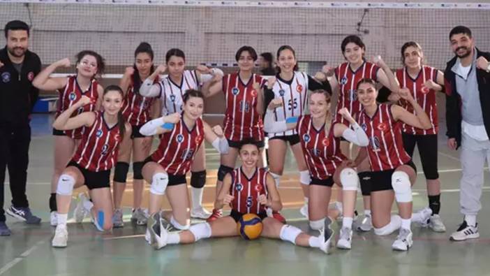 Sekiz oyuncusunu depremde kaybeden Hatay Kadın Voleybol Takımı şampiyonluğa koşuyor