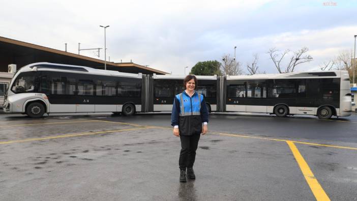 İETT'nin ilk kadın metrobüs denetim amiri görevde