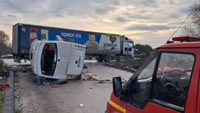 Balıkesir'de feci kaza! Öğrenci servisi TIR'la çarpıştı: 28 yaralının 3'ünün durumu kritik