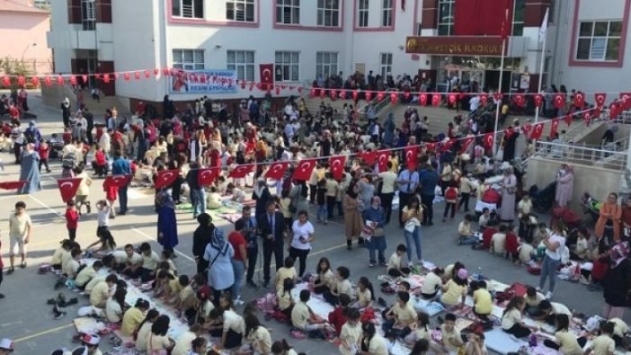1300 öğrenci, Barış Pınarı'nı çizdi 
