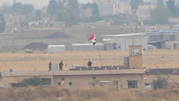 Kamışlı'da Suriye bayrağı