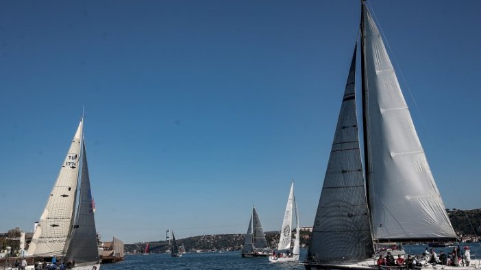 İstanbul Boğazı'nda yelkenler açıldı