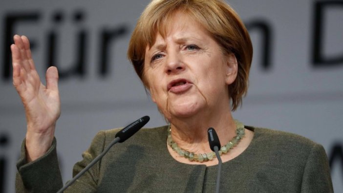 Merkel'den 'Macron'a NATO tepkisi