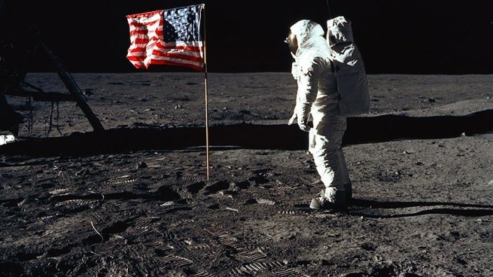 Ay'a ayak basan son astronot  öldü
