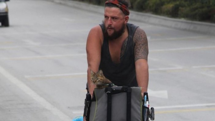 Kedisiyle beraber İskoçya'dan Tayland'a bisikletle gidiyor