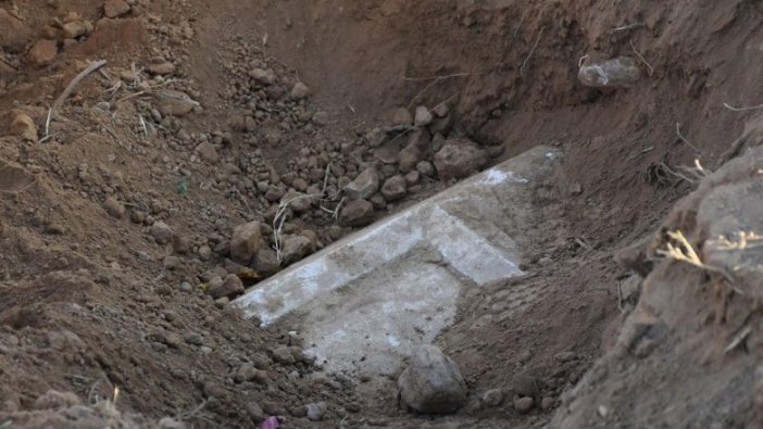 Aydın'da 2 bin 500 yıllık lahit kapağı bulundu