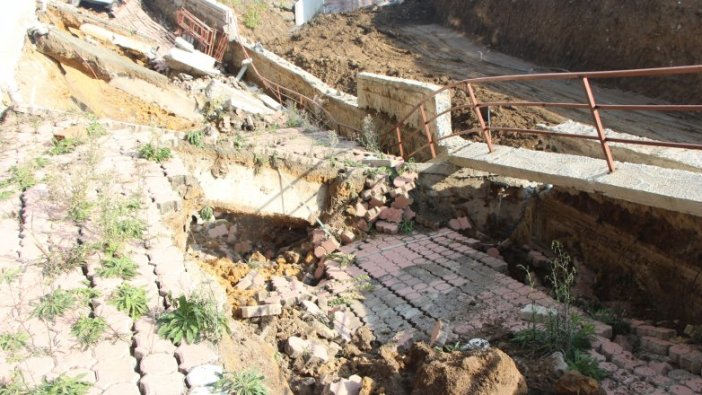 Samsun’da istinat duvarı çöktü, 6 katlı bina tahliye edildi