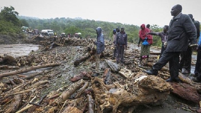 Endonezya'daki selde ölü sayısı 60'a yükseldi