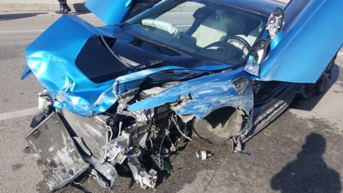 Ukraynalı turist  kaza yaptı! 1 milyonluk araç hurda oldu