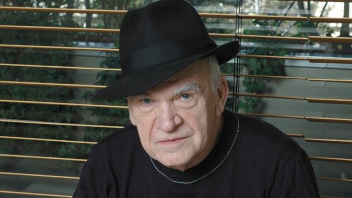 Milan Kundera vatandaşlığını 40 yıl sonra geri aldı