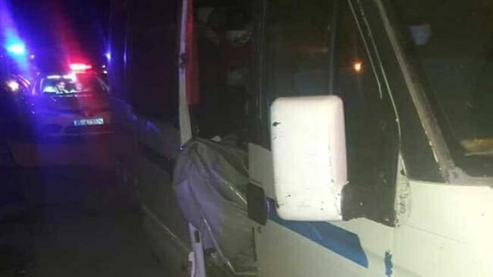 İzmir'de bir minibüste 54 kaçak göçmen yakalandı