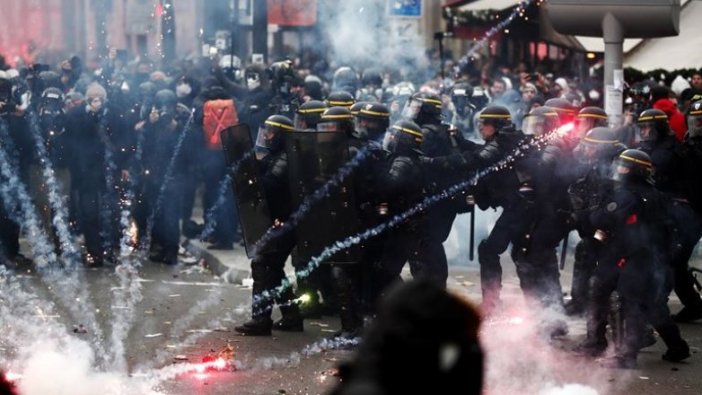 Paris'te polis Türk foto muhabirini yaraladı