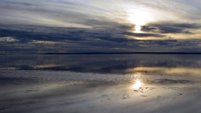 Suya kavuşan Tuz Gölü güzelliğiyle büyüledi
