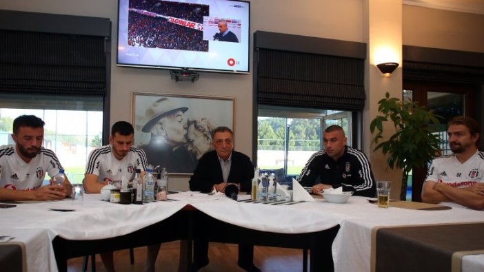 Beşiktaş Başkanı Çebi'den futbolculara ziyaret
