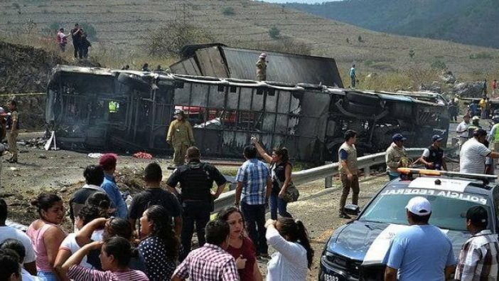 Meksika'da turistleri taşıyan otobüs kaza yaptı: 11 ölü, 10 yaralı