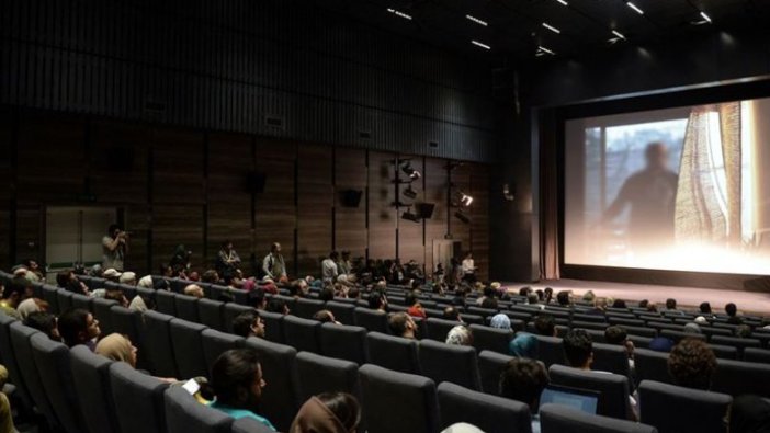 İranlı yönetmen'den uçak tepkisi: Festivalden çekildi