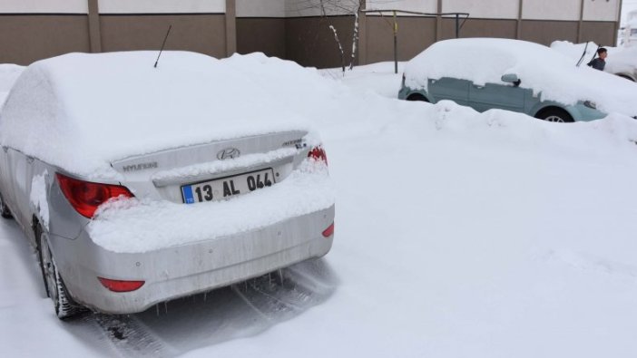 Bitlis'te kardan 75 köy yolu kapandı