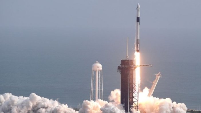 Elon Musk kendi roketini patlattı: SpaceX'in acil durum testi