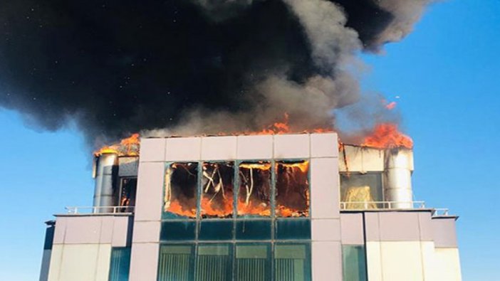 Antalya'da iş merkezi yangını!