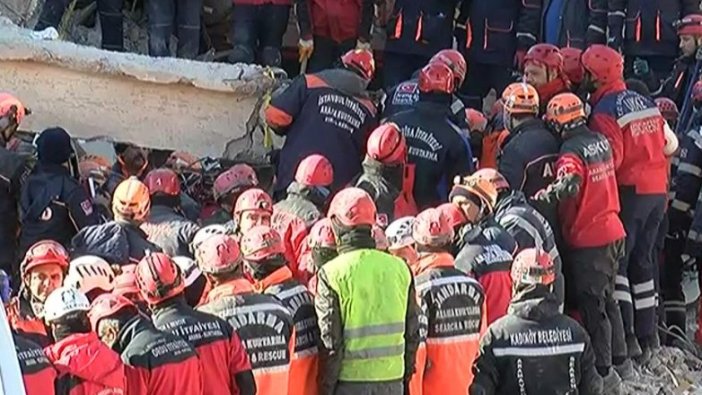 Elazığ Sürsürü'de enkaz altındaki 2 kişiye daha ulaşıldı