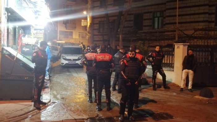 Beyoğlu'nda sokak ortasında silahlı saldırı
