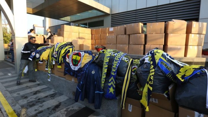 Fenerbahçeli taraftarların yardımları Elazığ'a ulaştı