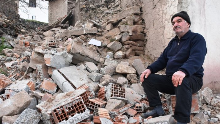 Malatya'nın Kale ilçesinde de deprem hasara yol açtı