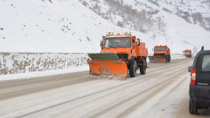 Yozgat'ta 28 köy yolu kardan kapandı