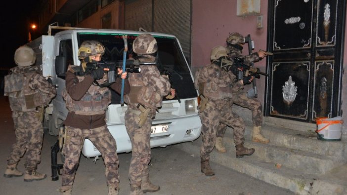 Adana'da PKK operasyonunda 8 gözaltı