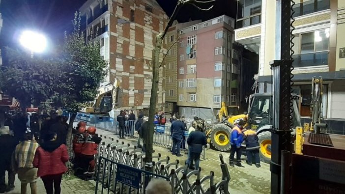 İstanbul Bahçelievler'de çöken binanın enkazı kaldırıldı
