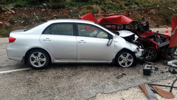 Antalya'da feci kaza: 1 ölü, 1 yaralı