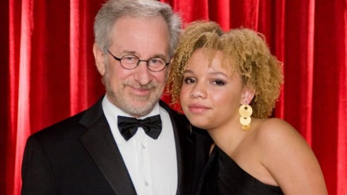 Mikaela Spielberg porno yıldızı oldu, babası destekledi