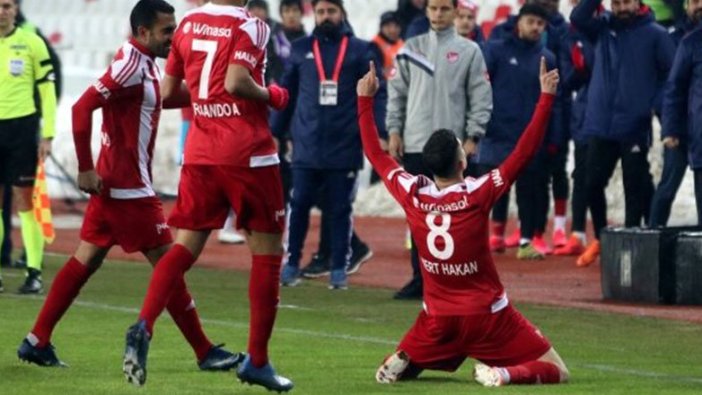 Alanyaspor maçına Mert Hakan'ın gol sevinci damga vurdu
